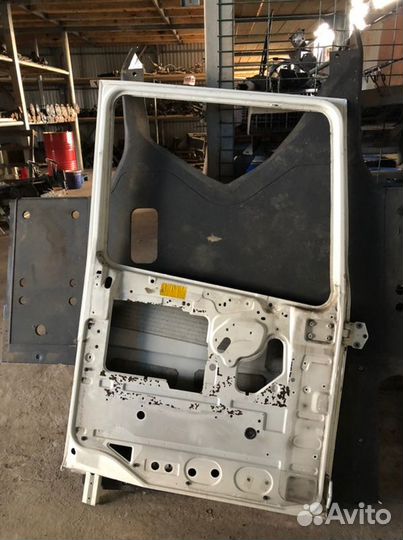 Дверь боковая левая Daf Xf105 2016