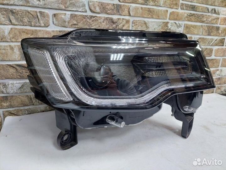 Фара правая Jeep Grand Cherokee