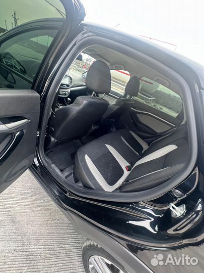 Скамейки на весту