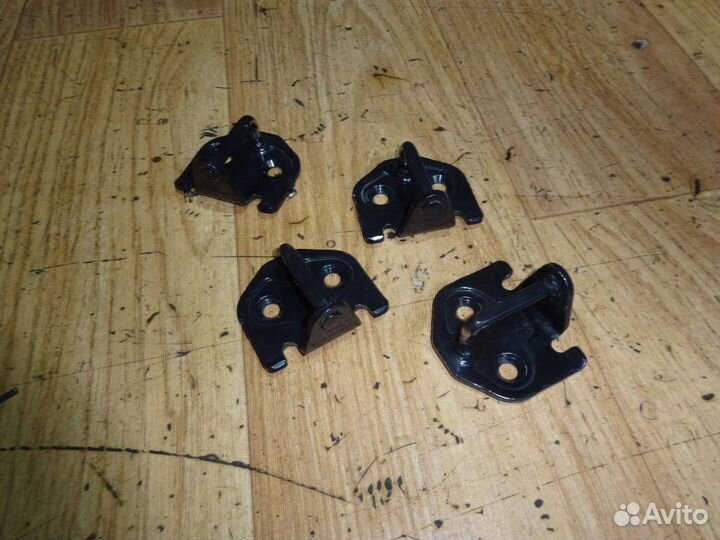 Ответная часть замка двери Ford Focus II 2008-2011