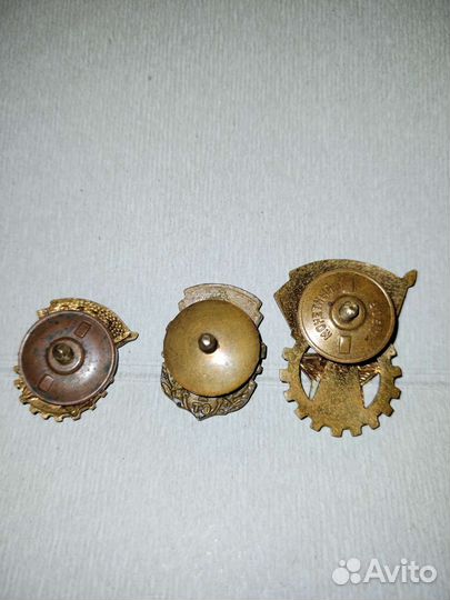 Значки тяжёлые на винте