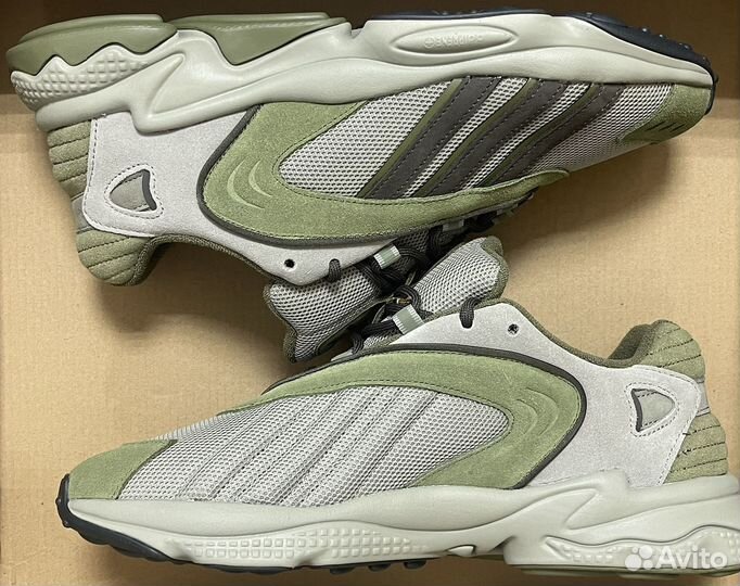 Кроссовки Adidas oztral оригинал размер 42