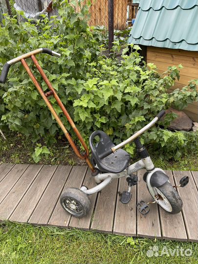 Велосипед трехколесный с ручкой и педалями