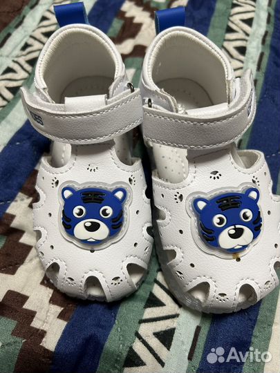 Босоножки детские 23