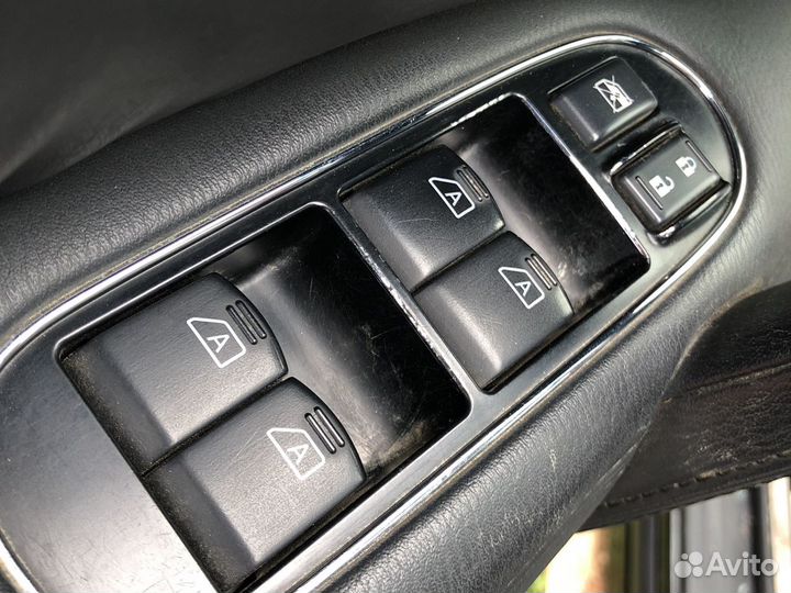 Nissan Patrol Y62 Обшивка передней двери