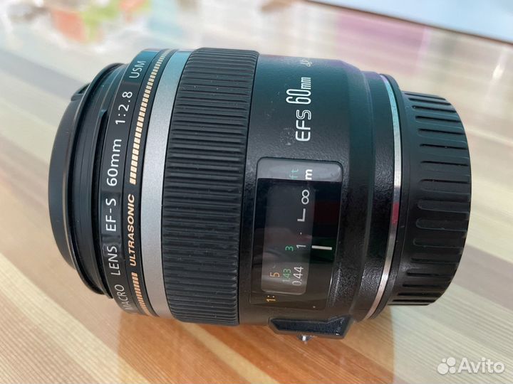 Объектив Canon 60 mm macro f 2.8