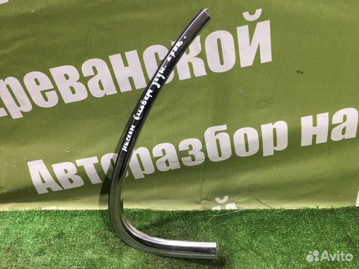 Молдинг стекла задний правый Nissan Bluebird U13