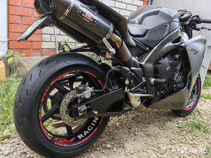 Yamaha r1