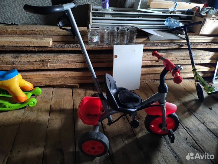 Детский велосипед с ручкой