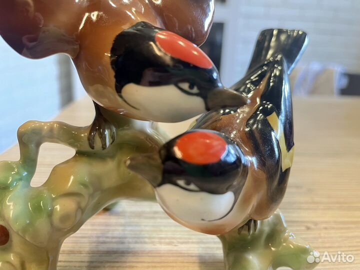 Фарфоровые статуэтки птицы