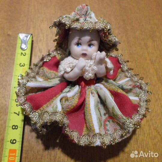 Кукла фарфоровая подарочная