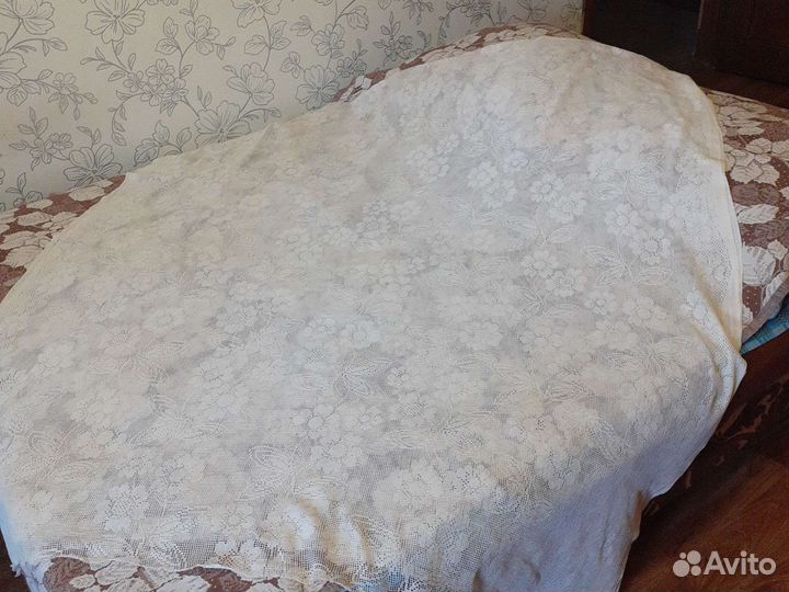 Скатерть,покрыволо вязаные