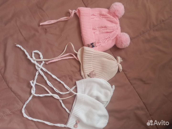 4 шапки