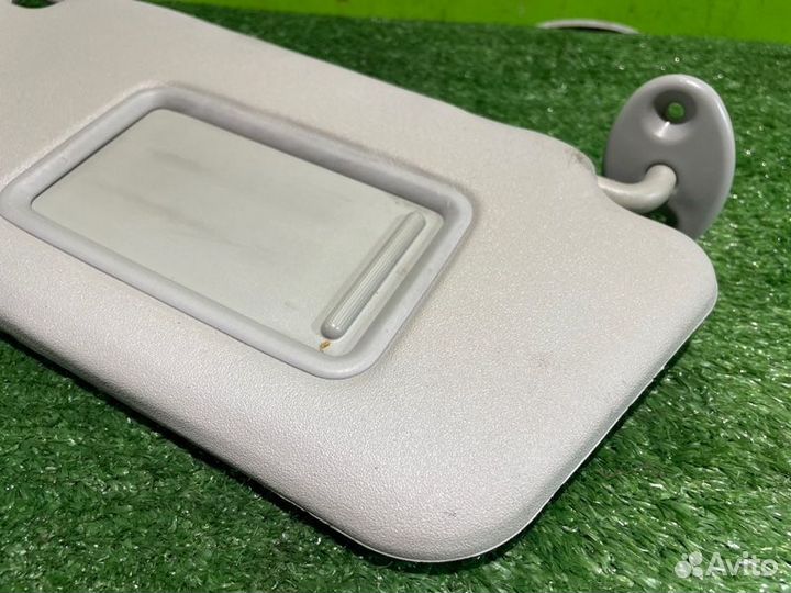 Козырек солнцезащитный toyota wish ZNE10 1zzfe 2006 Перед. Прав