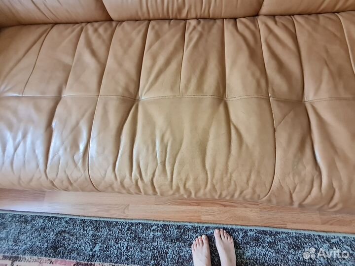 Кожаный диван и 2 кресла б/у