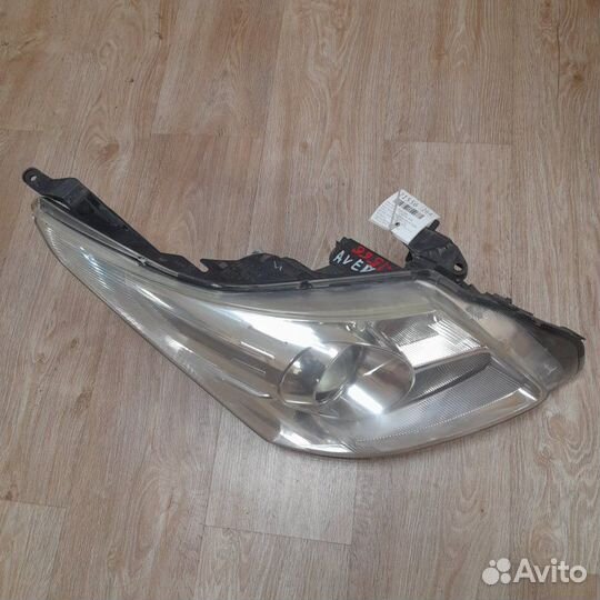 Фара галоген правая Toyota Avensis 3 T270