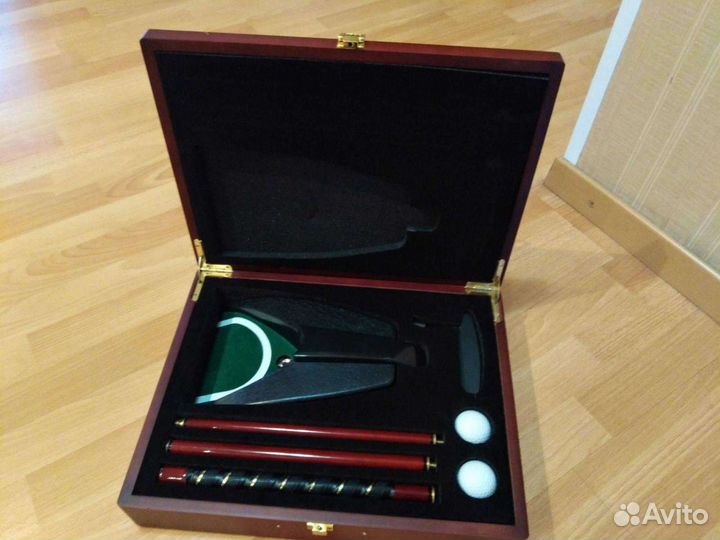 Набор для гольфа в деревянном кейсе