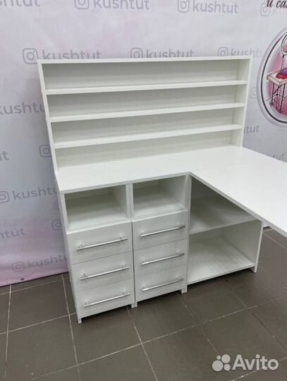 Маникюрный стол в наличии