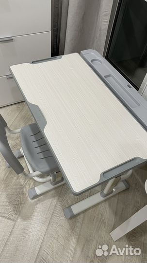 Детский письменный стол