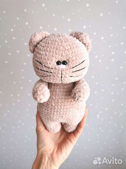 Вязаная игрушка Котик