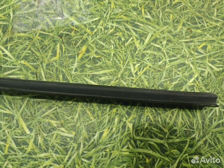 Уплотнительная резинка крышки багажника левая Ford