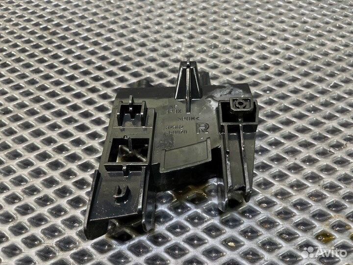 Крепление бампера прав. зад. Lexus Gx460