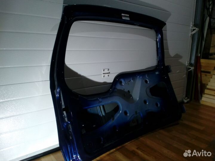 Продаю дверь задка на шниву