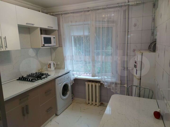 2-к. квартира, 42 м², 1/6 эт.