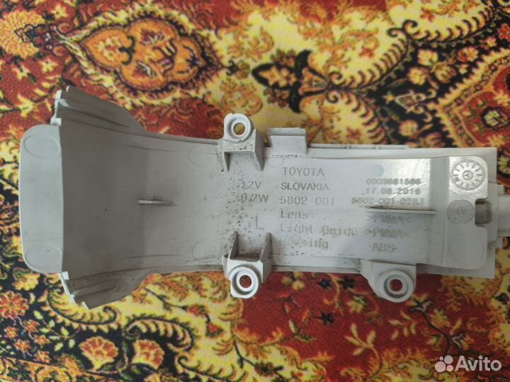 Повторитель поворотника в левое зеркало Toyota