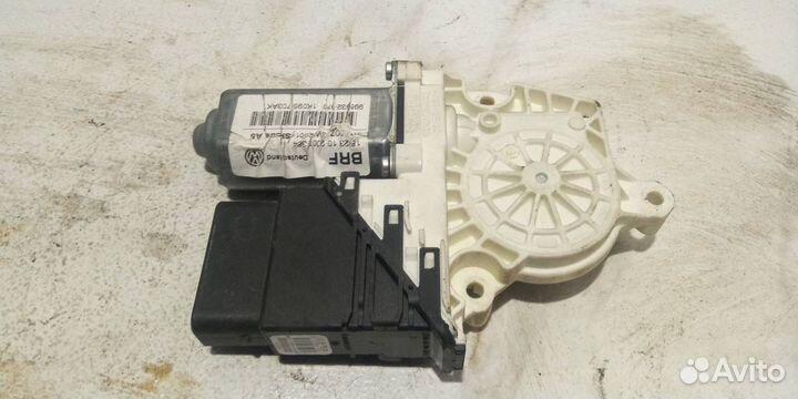 Моторчик стеклоподъемника задний левый Skoda