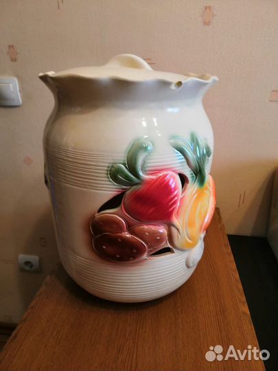 Глиняная емкость для хранения овощей