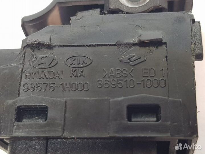 Кнопка стеклоподъемника задняя левая Kia Sportage