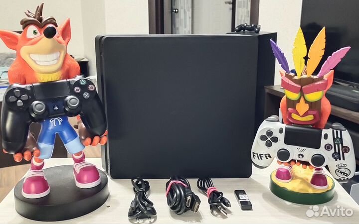 Прошитая Sony PS4, Slim, 30+ игр, 2 геймпада