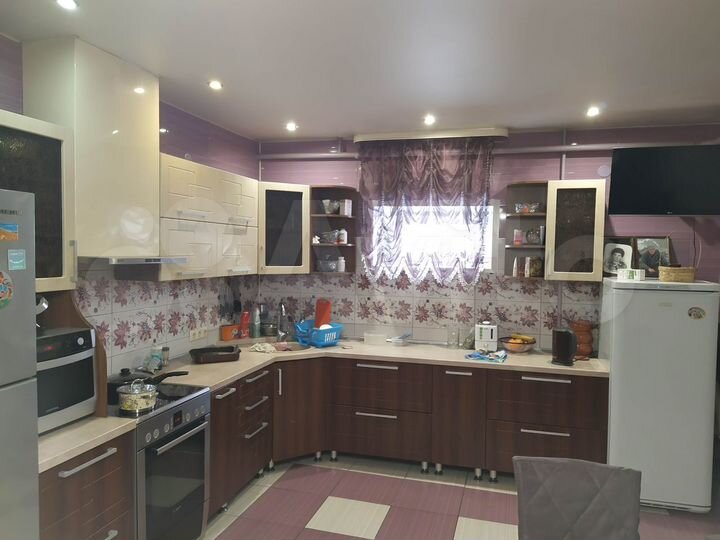 Коттедж 275 м² на участке 10 сот.