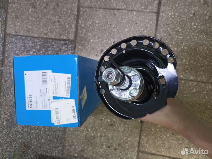 Амортизатор передний Nissan Micra 3