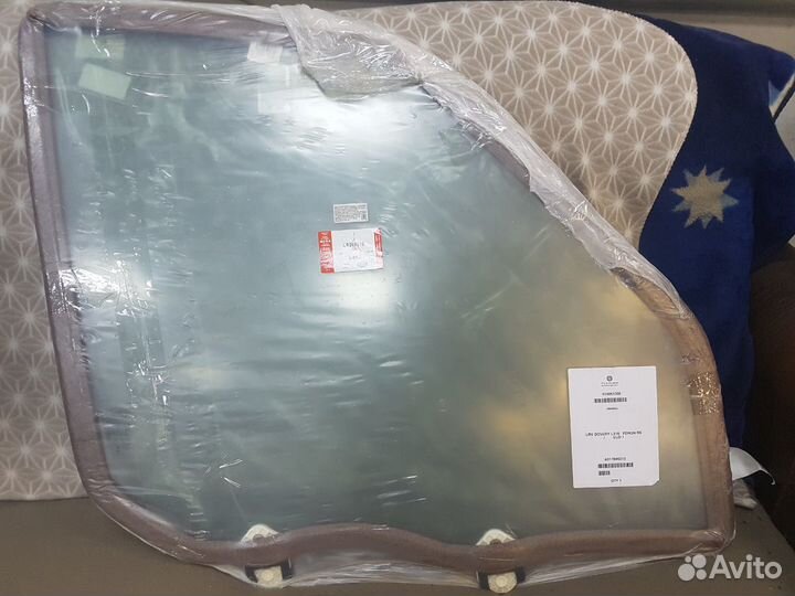 Стекло передней двери Land Rover Discovery 3/4