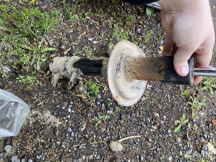 Стойка амортизатор suzuki sx4 2007