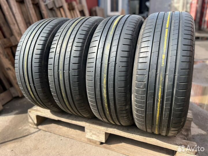 Pirelli P Zero PZ4 235/50 R19