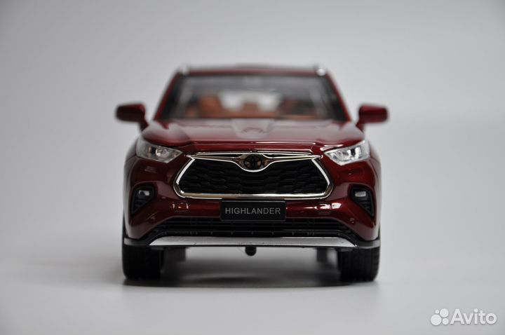 Модель автомобиля Toyota Highlander Hybrid металл