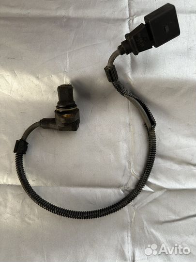 Датчик положения коленвала VAG 03H 906 433