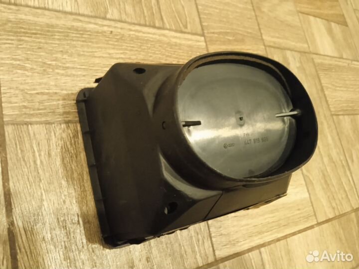 Левый дефлектор обдува в торпедо Audi 200 C3