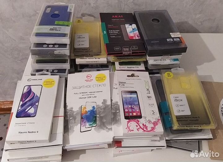 Чехлы и защитные стекла