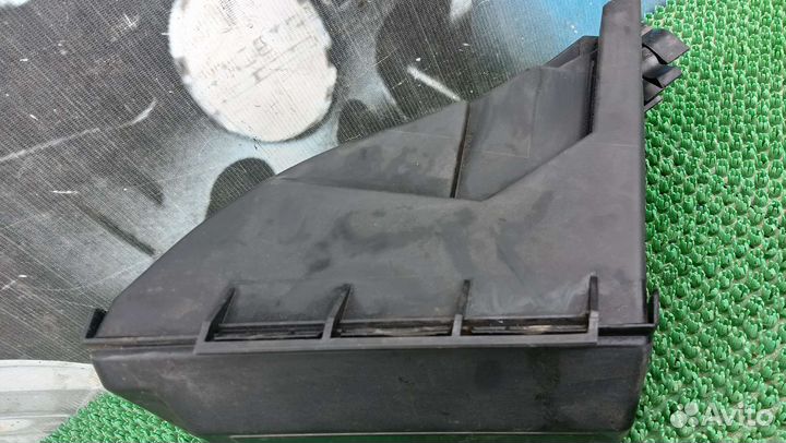 Корпус блока предохранителей Рено Меган Сценик 1