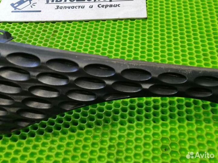 Решетка радиатора левая оригинал Nissan Juke F15