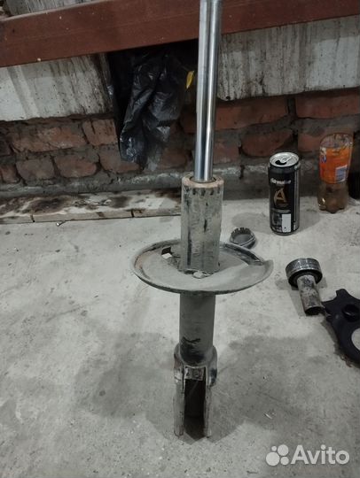 Амортизатор на Ларгус