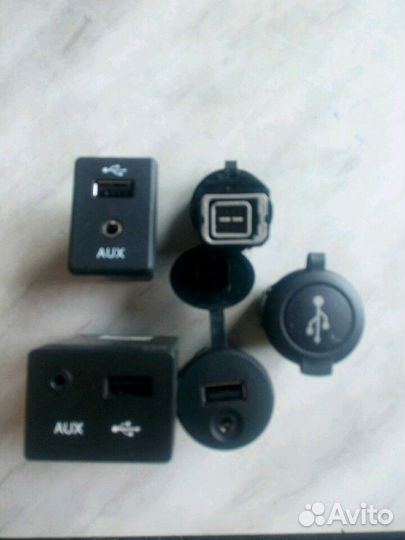 Штатные гнезда USB и AUX