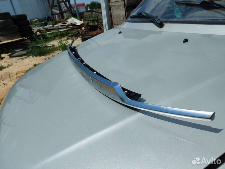 Накладка на заднюю крышку багажника Geely coolray