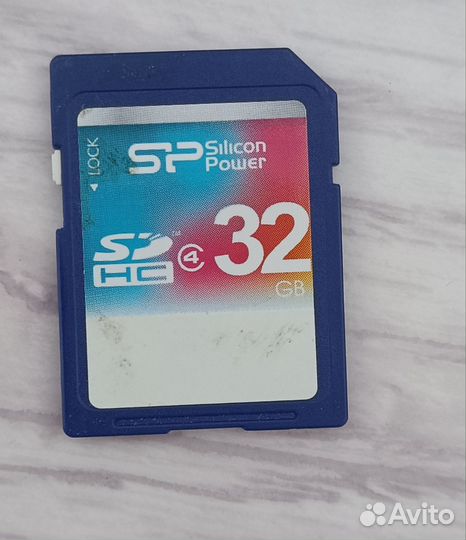 Зеркальный фотоаппарат Canon EOS 100D