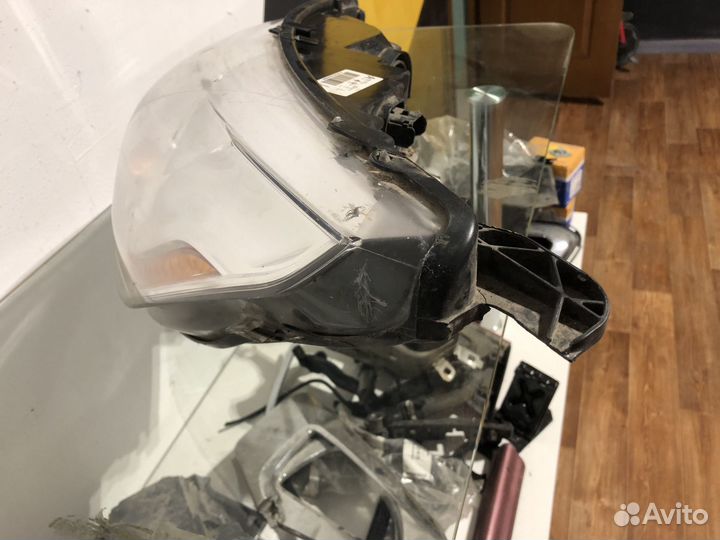 Фара левая citroen c4 битая