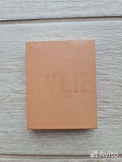 Пудра Kylie Jenner Bronzer Strawberry Shortcake